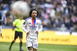 队报：切尔西有意边锋马利克-福法纳，里昂标价超5000万欧