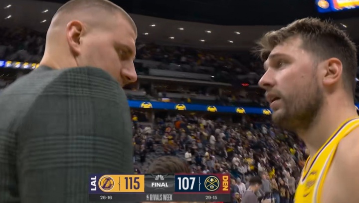 开云官网-大小胖聊啥呢？赛后约基奇径直走向东契奇！两人拥抱完后攀谈几句